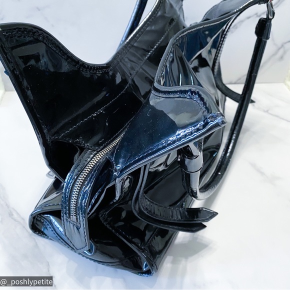 Authentic Burbery black patent shoulder bag - Picture 8 of 17